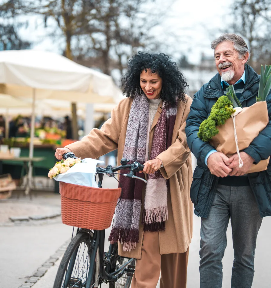 Personas paseando por la calle